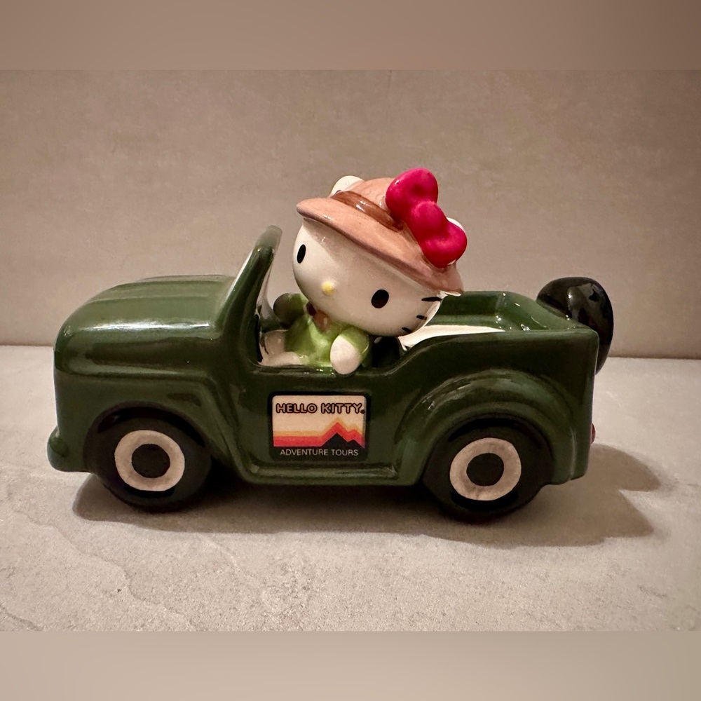 Hello Kitty Ceramic Adventure Tours Green Jeep Truck Tea Light Candle Holder New
